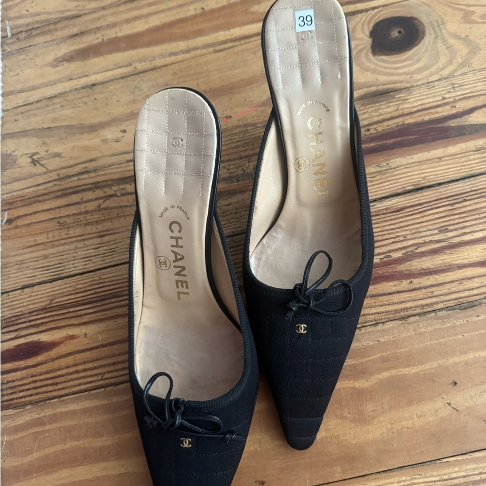 Chanel Black kitten heels